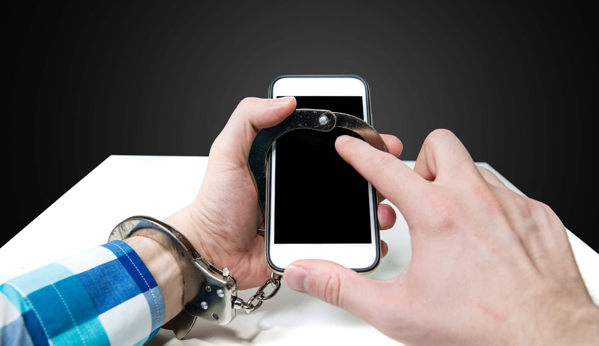 Fomo, o vício que aprisiona as pessoas ao celular