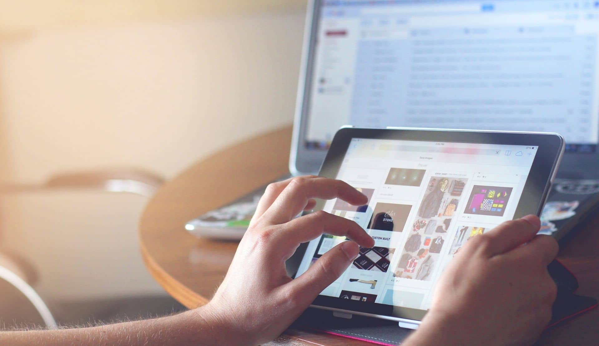 Conta comercial aberta em um tablet
