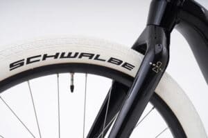 A bicicleta elétrica S1 Mosh / Tribute é uma homenagem ao "Serial Number One", o apelido da motocicleta mais antiga da Harley-Davidson construída em 1903.